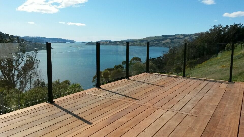 Edge-seni-frameless-balustrade-13.2mm-laminated-glass.jpg
